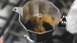 Kaffee-Extraktion in einer Moka-Kanne