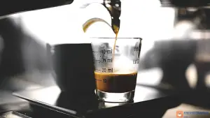 Wie man einen Espresso zubereitet
