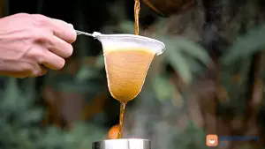 wie man Kaffee mit einem Stofffilter zubereitet