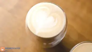 Cappuccino mit Mandelmilch